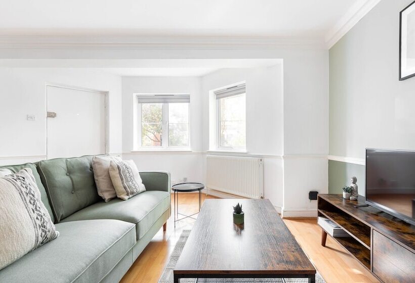 بنسيون The Goldhawk Road Collection