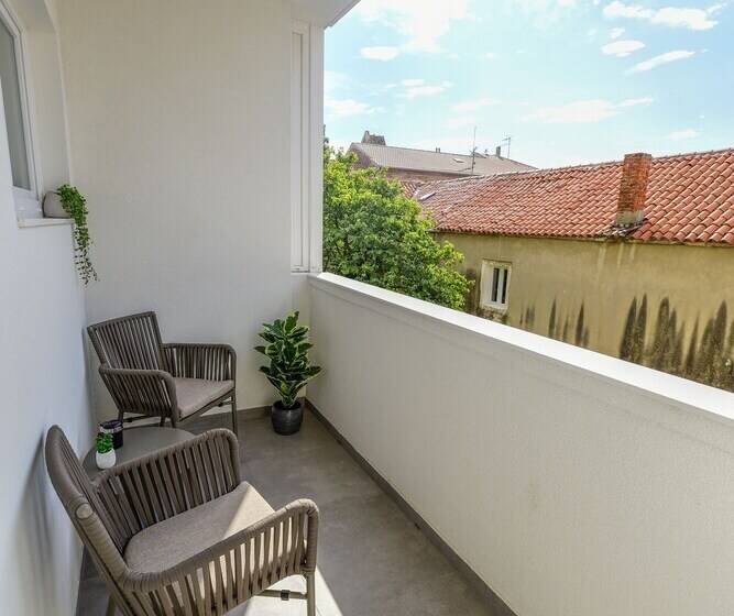 膳宿费 The Lion Rooms