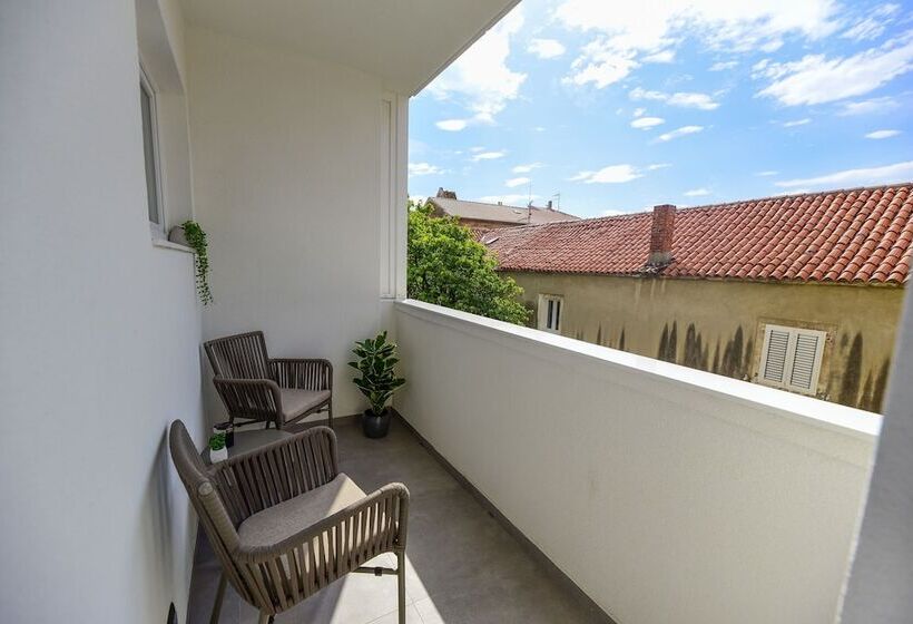 膳宿费 The Lion Rooms