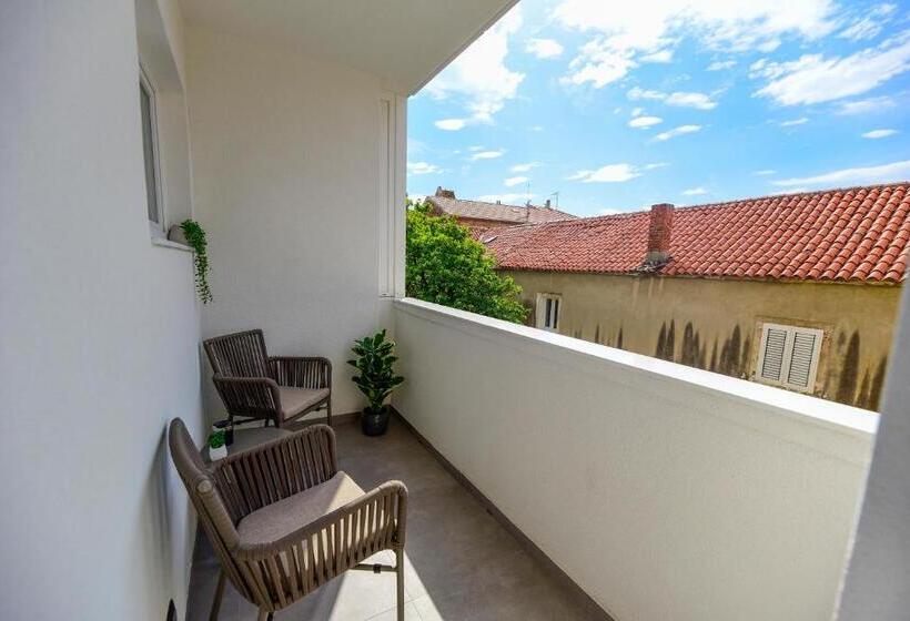 膳宿费 The Lion Rooms