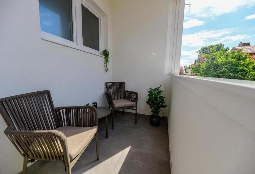 膳宿费 The Lion Rooms