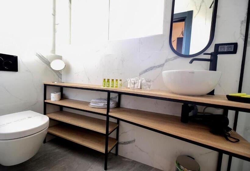 膳宿费 The Lion Rooms