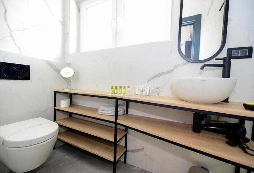 膳宿费 The Lion Rooms