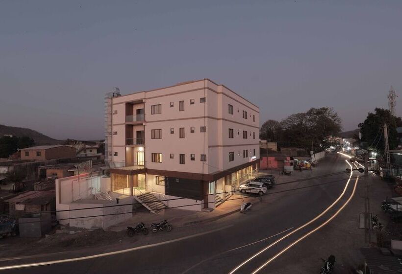 Pride Biznotel Gir Sasan