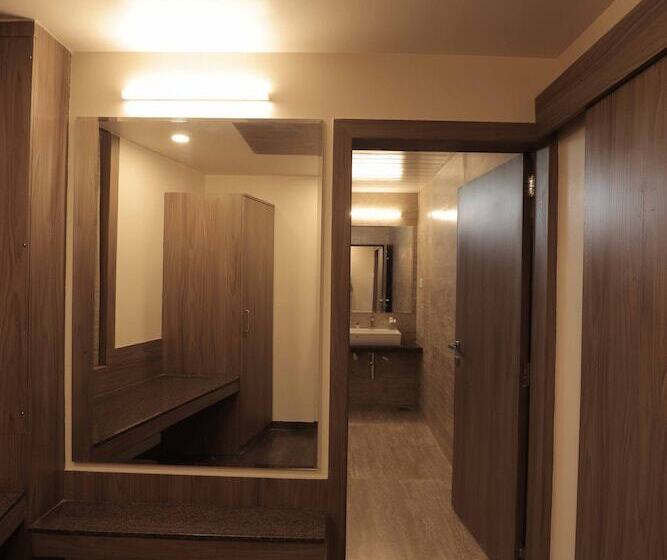 Pride Biznotel Gir Sasan