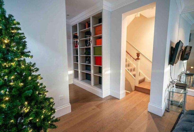 Резиденция Spacious & Modern 3brs House In Central London