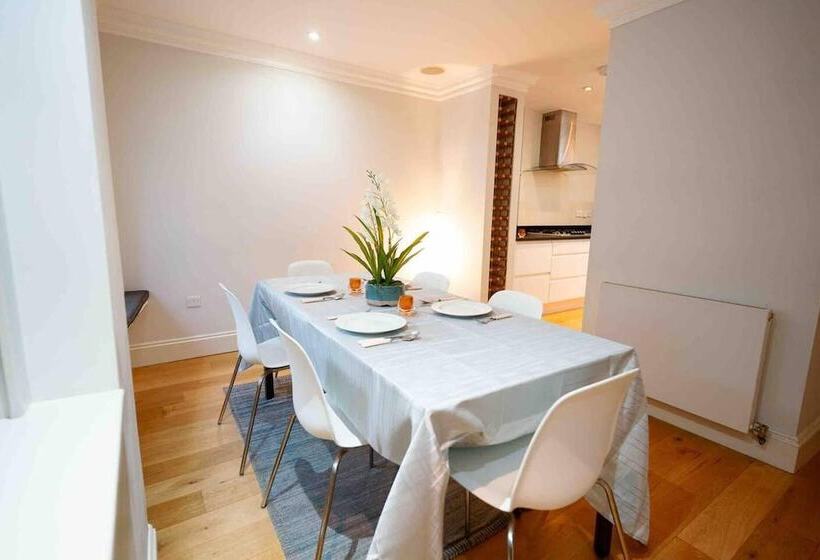 Резиденция Spacious & Modern 3brs House In Central London