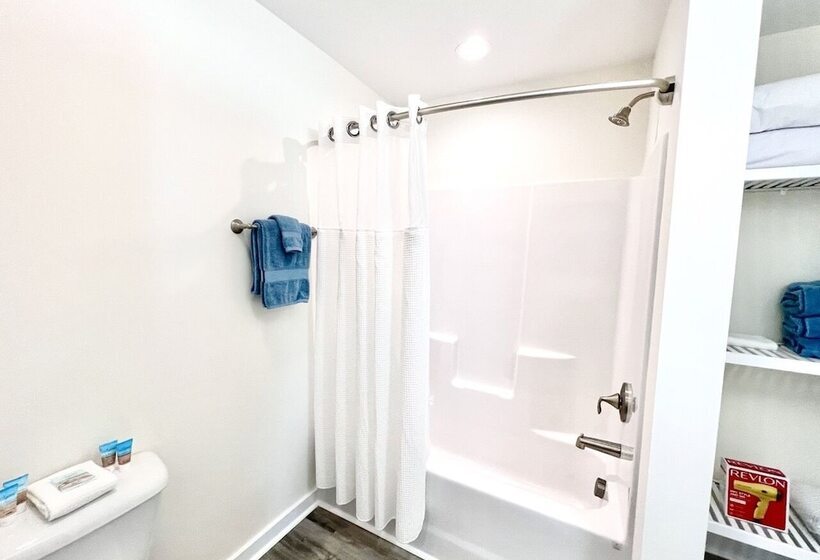 Saltwater Suites