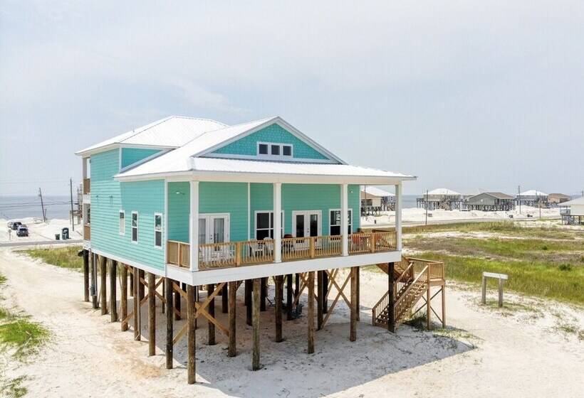 Salty Seahorse   Waterfront! Pet Friendly! Game Room, Pool Table, Beautiful Views   Room For The Who