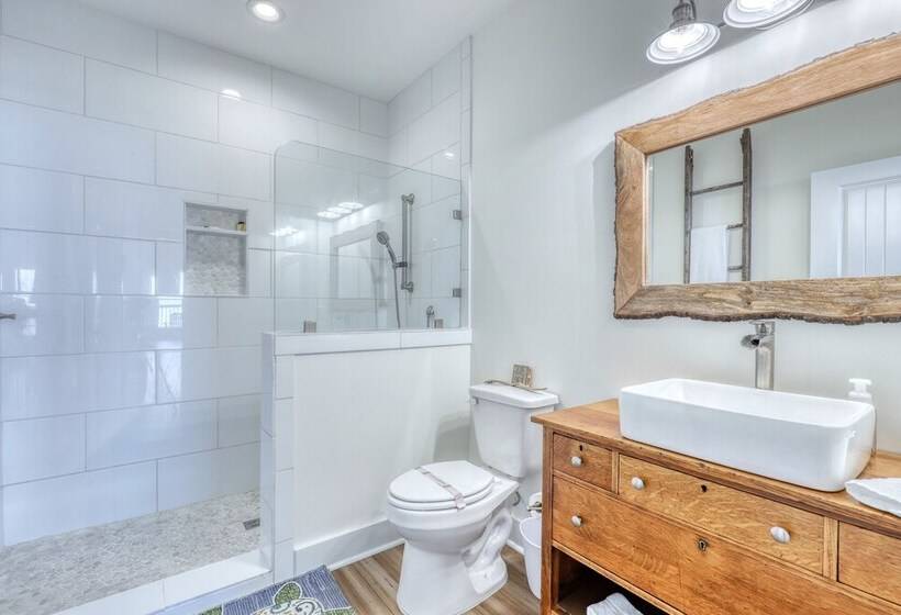 Salty Seahorse   Waterfront! Pet Friendly! Game Room, Pool Table, Beautiful Views   Room For The Who