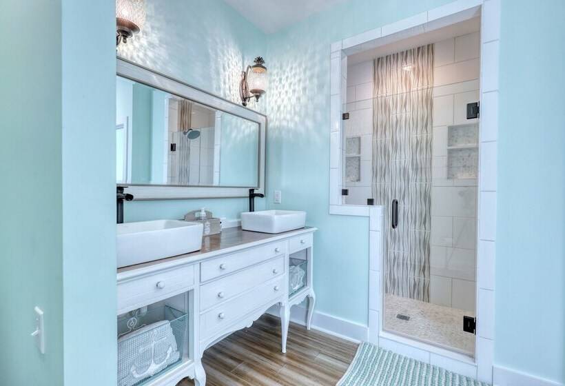 Salty Seahorse   Waterfront! Pet Friendly! Game Room, Pool Table, Beautiful Views   Room For The Who