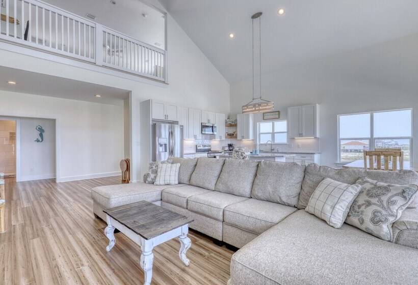 Salty Seahorse   Waterfront! Pet Friendly! Game Room, Pool Table, Beautiful Views   Room For The Who