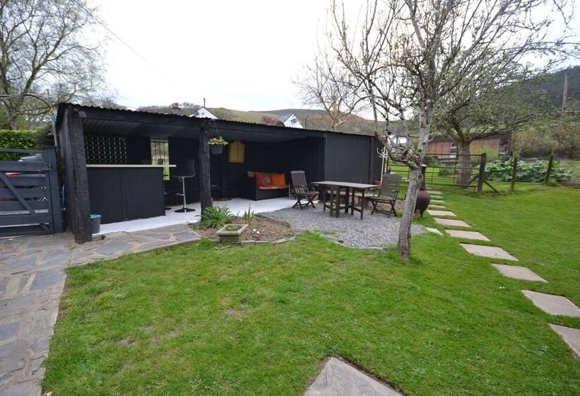 Stunning 2 Bed Cabin In Nantglyn Denbigh