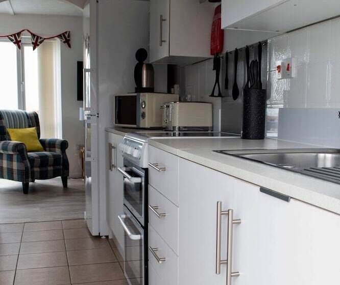 Stunning 3 Bed Cottage In Lowestoft