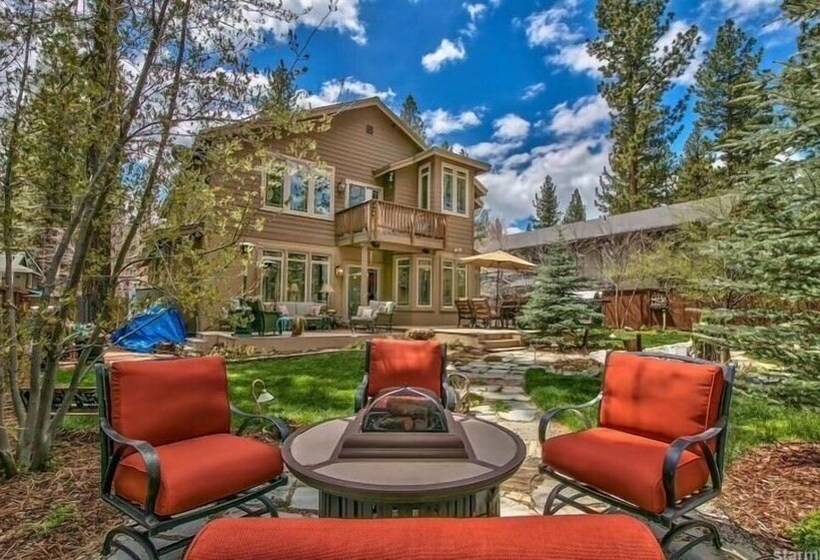 Stunning Forest Retreat Walk To Upper Truckee River!