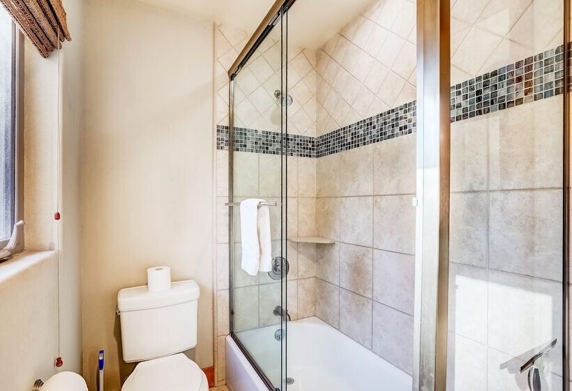 Stunning Forest Retreat Walk To Upper Truckee River!