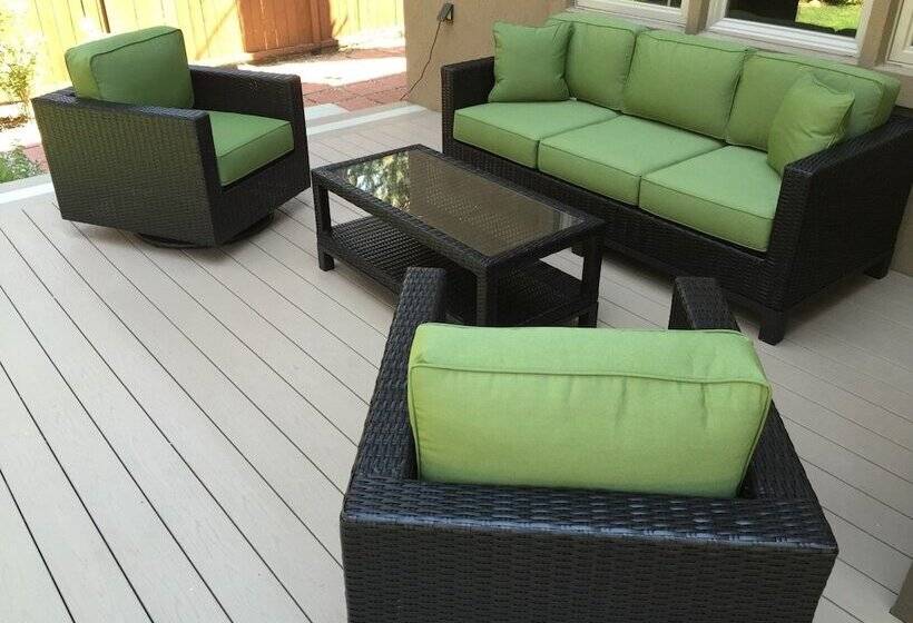 Stunning Forest Retreat Walk To Upper Truckee River!