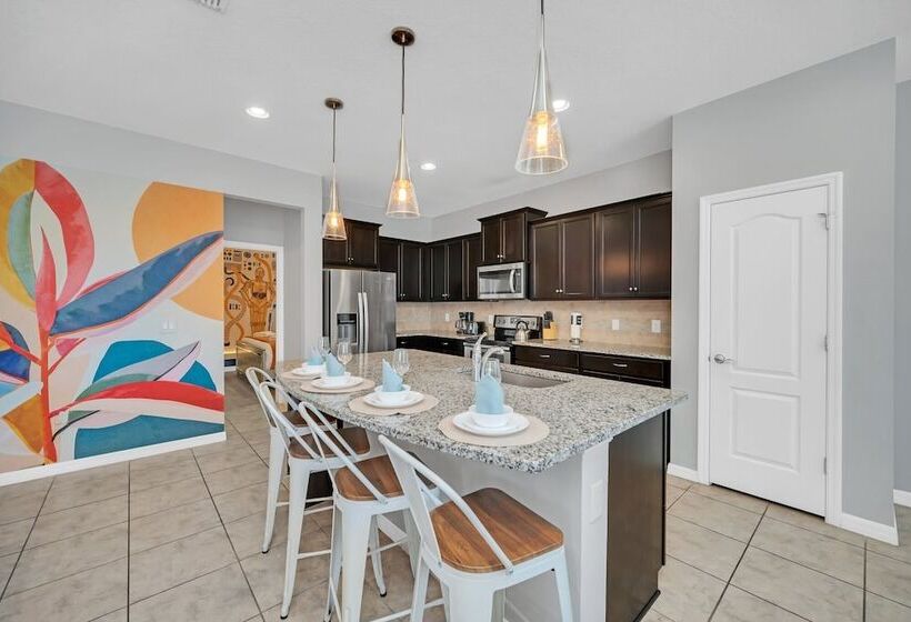 Stunning Modern Family Villa, Pool & Jacuzzi With Private View, Themed Bedrooms!