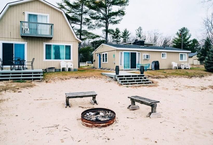 Beach Club Of Oscoda Cottages