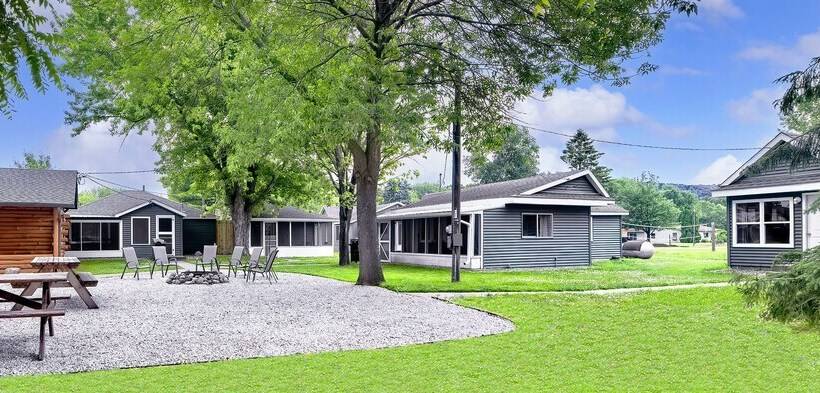 Big River Escape Riverside Cabins