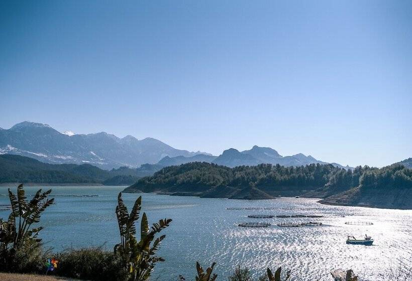 Dolphin Boutique Hotel & Restaurant