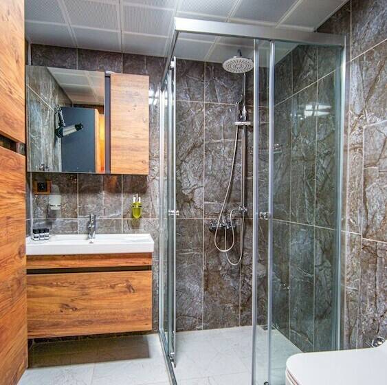 Dolphin Boutique Hotel & Restaurant