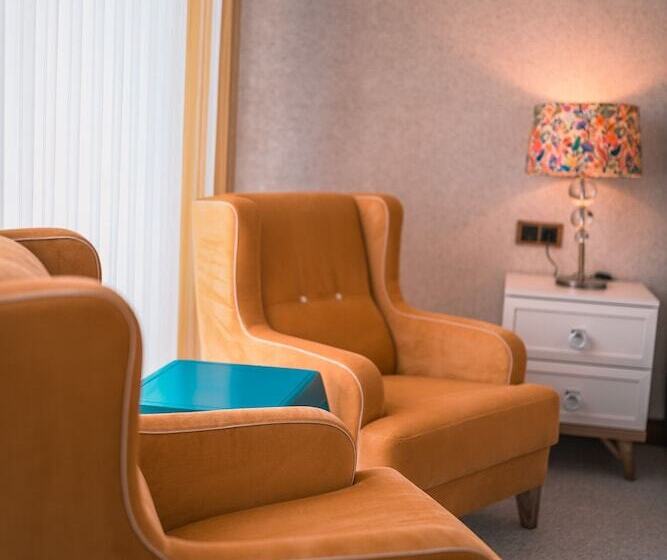 Dolphin Boutique Hotel & Restaurant