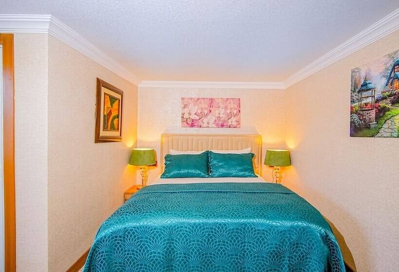 Dolphin Boutique Hotel & Restaurant