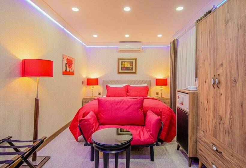 Dolphin Boutique Hotel & Restaurant