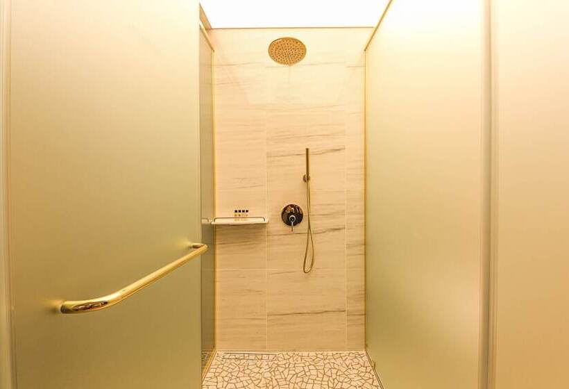 Отель Act Tourist