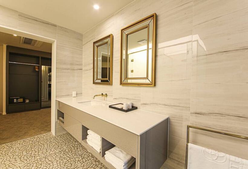 Отель Act Tourist