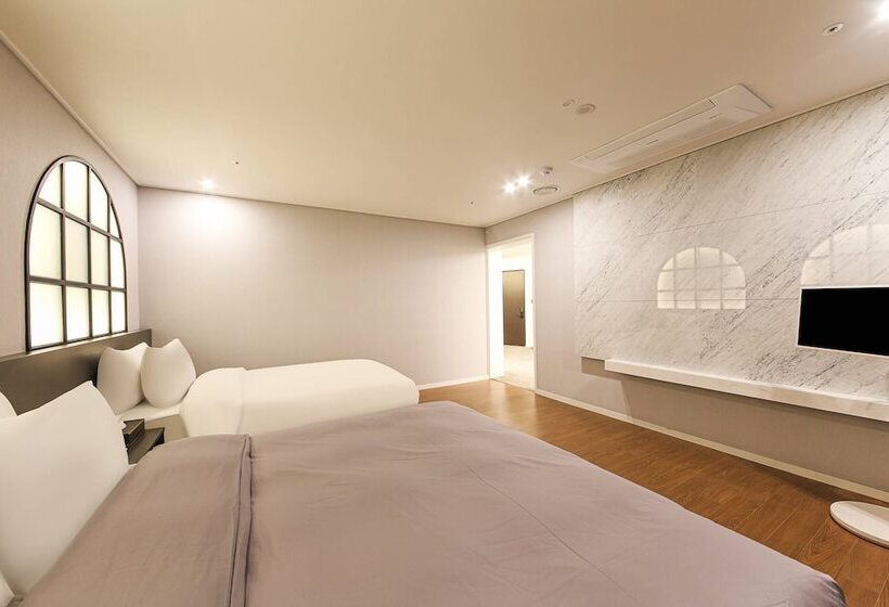 Отель Act Tourist