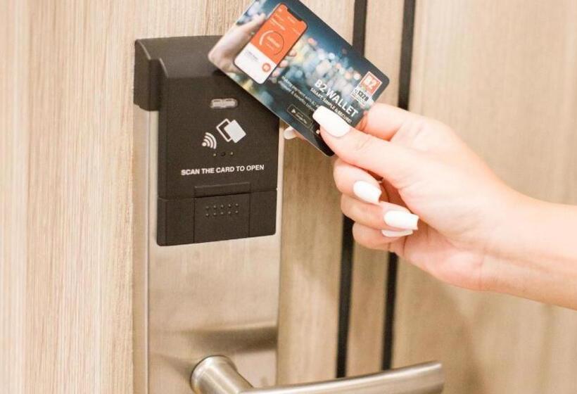 호텔 B2 Krabi Ao Nang Premier Resort