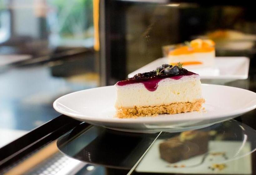 호텔 B2 Krabi Ao Nang Premier Resort