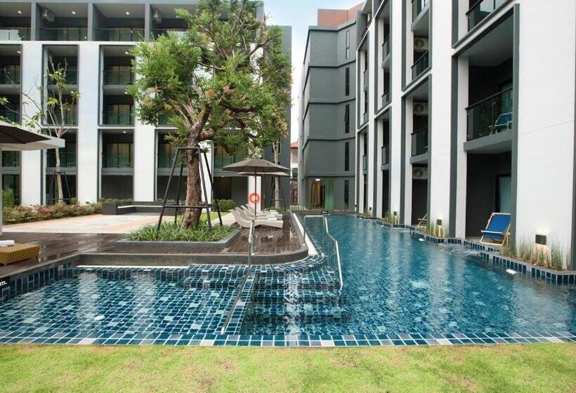 호텔 B2 Krabi Ao Nang Premier Resort