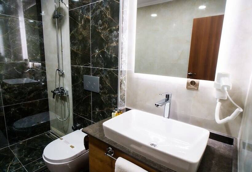 فندق Bayrak Grand