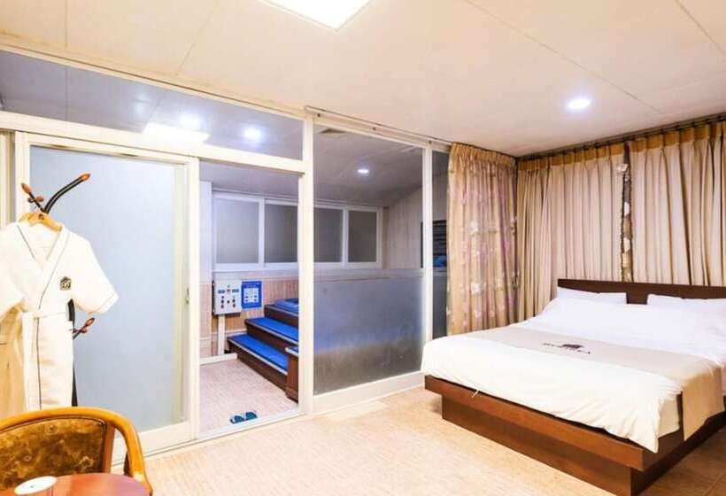 בית מלון כפרי Benikea Cheongdo Yongam Oncheon