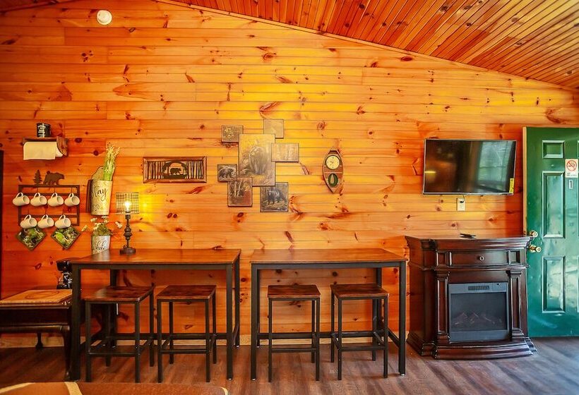 فندق Bigfoot Lodge Room One