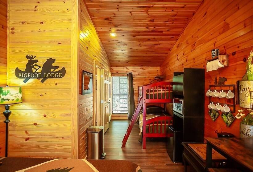 فندق Bigfoot Lodge Room One