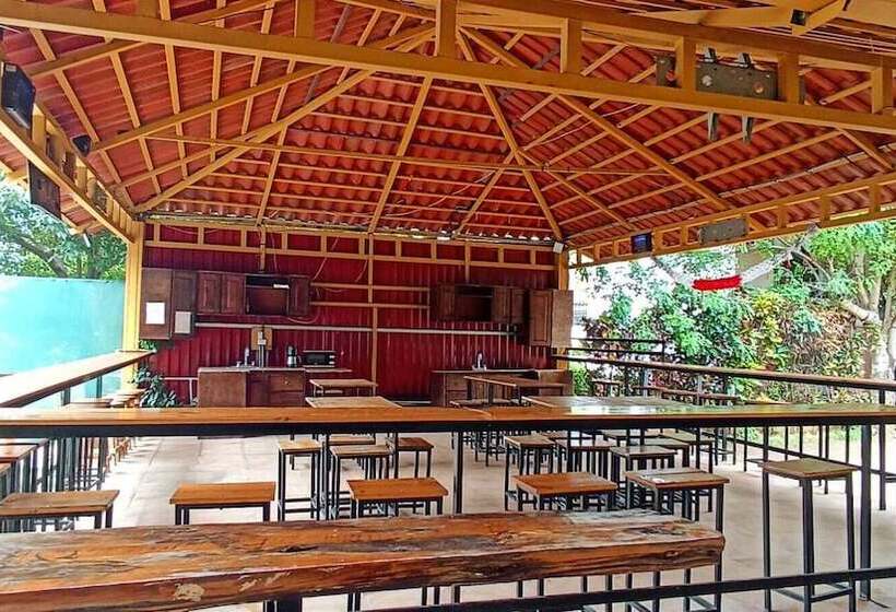 ホテル Coco Heights Condos