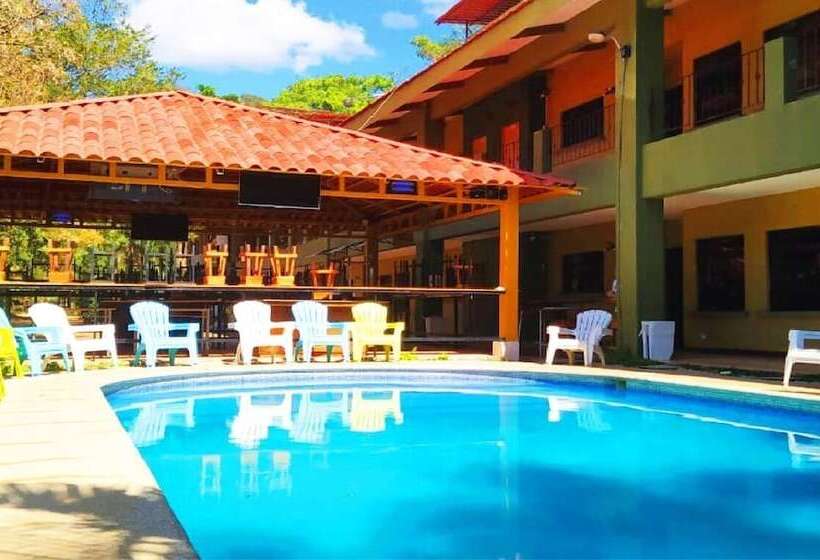 ホテル Coco Heights Condos