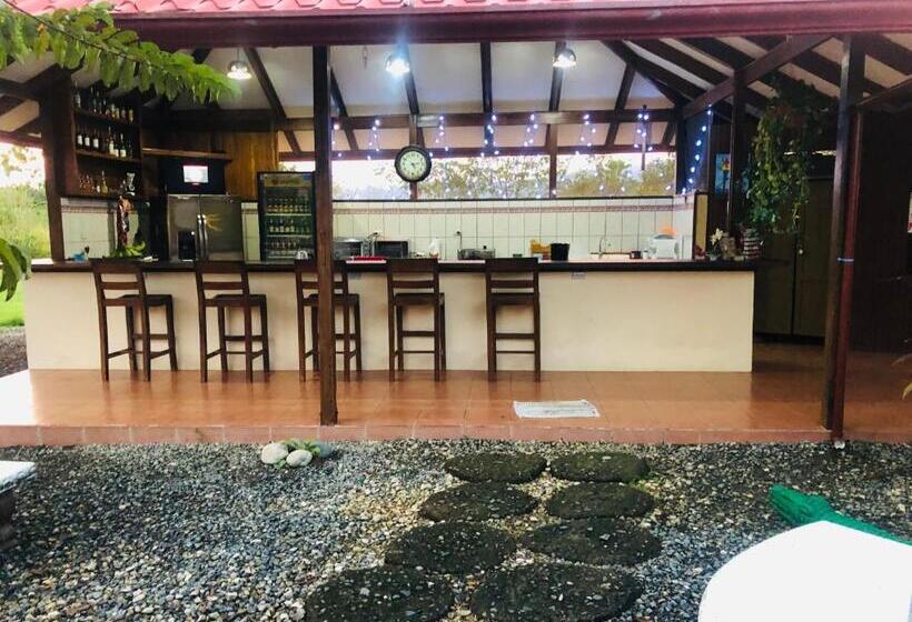 فندق Cocodrilo Sierpe