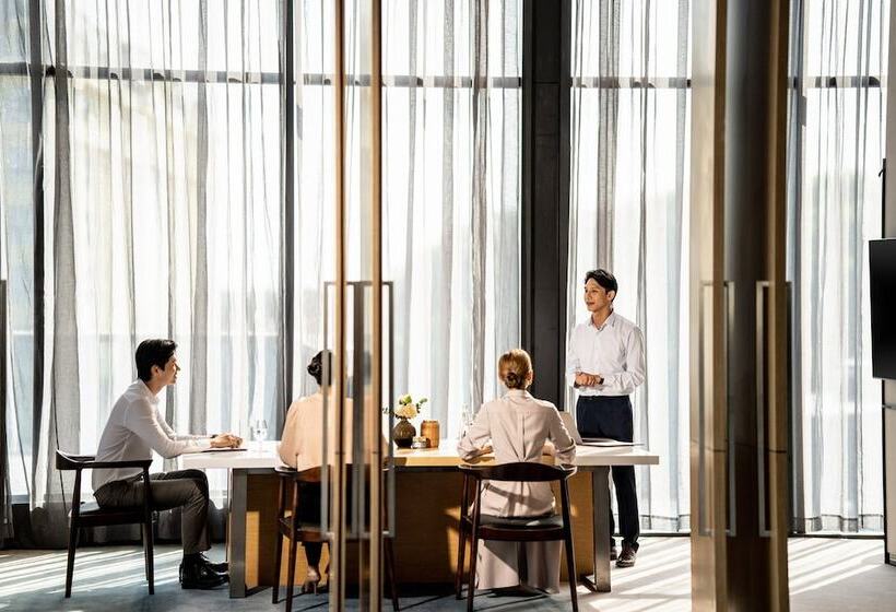 هتل Crowne Plaza Vinh Yen City Centre, An Ihg