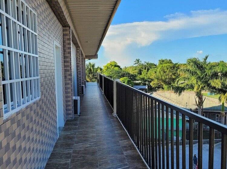 בית מלון כפרי Day & Night