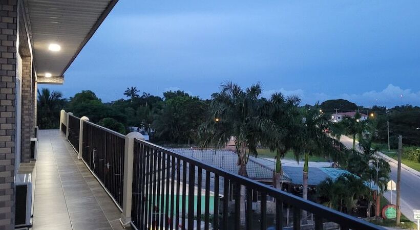 בית מלון כפרי Day & Night