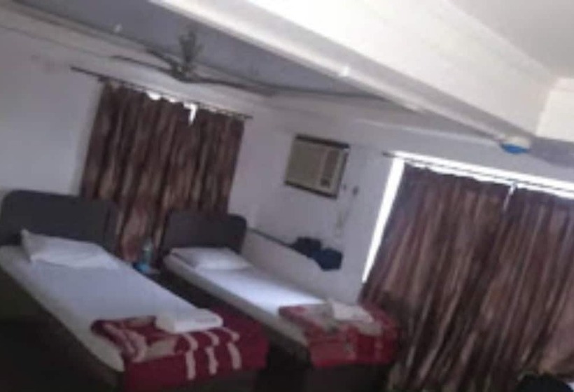 ホテル Goroomgo Central Guest House Agartala