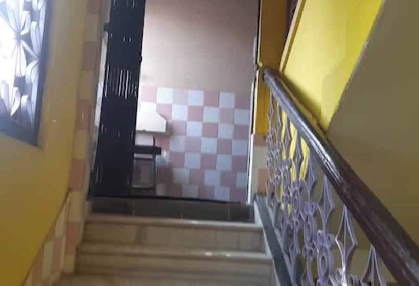 ホテル Goroomgo Central Guest House Agartala