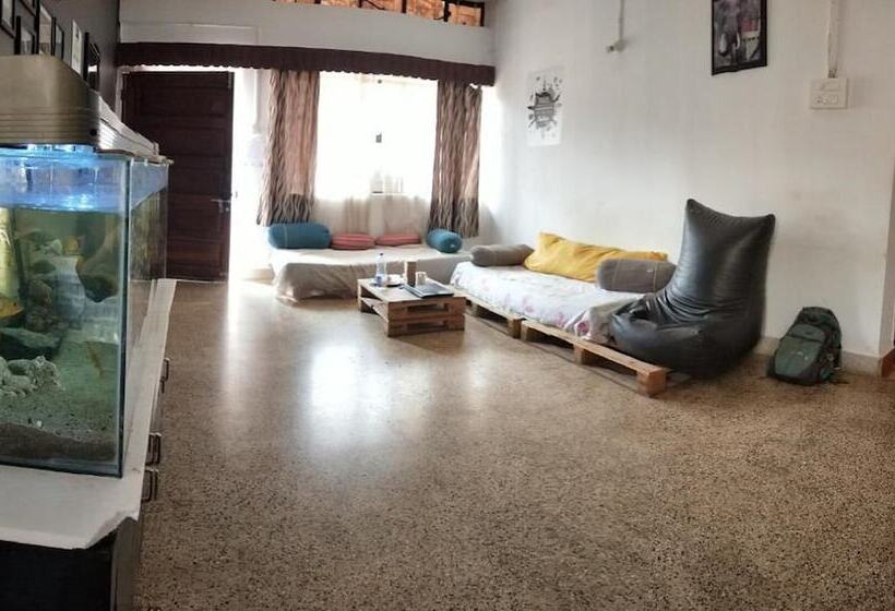 בית מלון כפרי Goroomgo Monkey Mind Hostel Goa