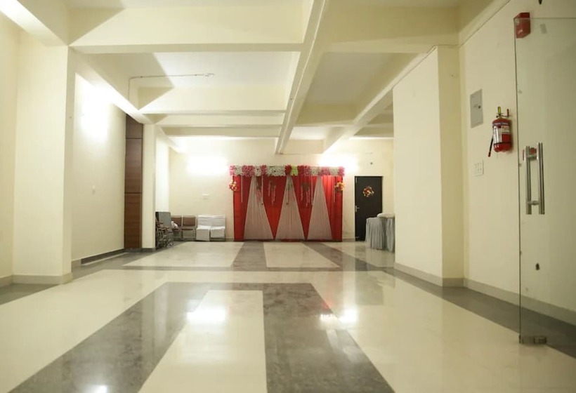 Отель Goroomgo Satya Dehradun