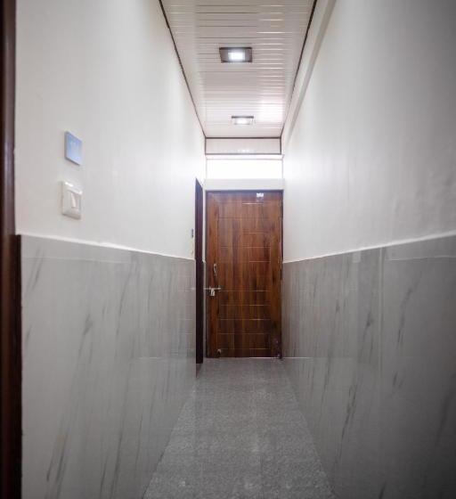 Отель Goroomgo Satya Dehradun